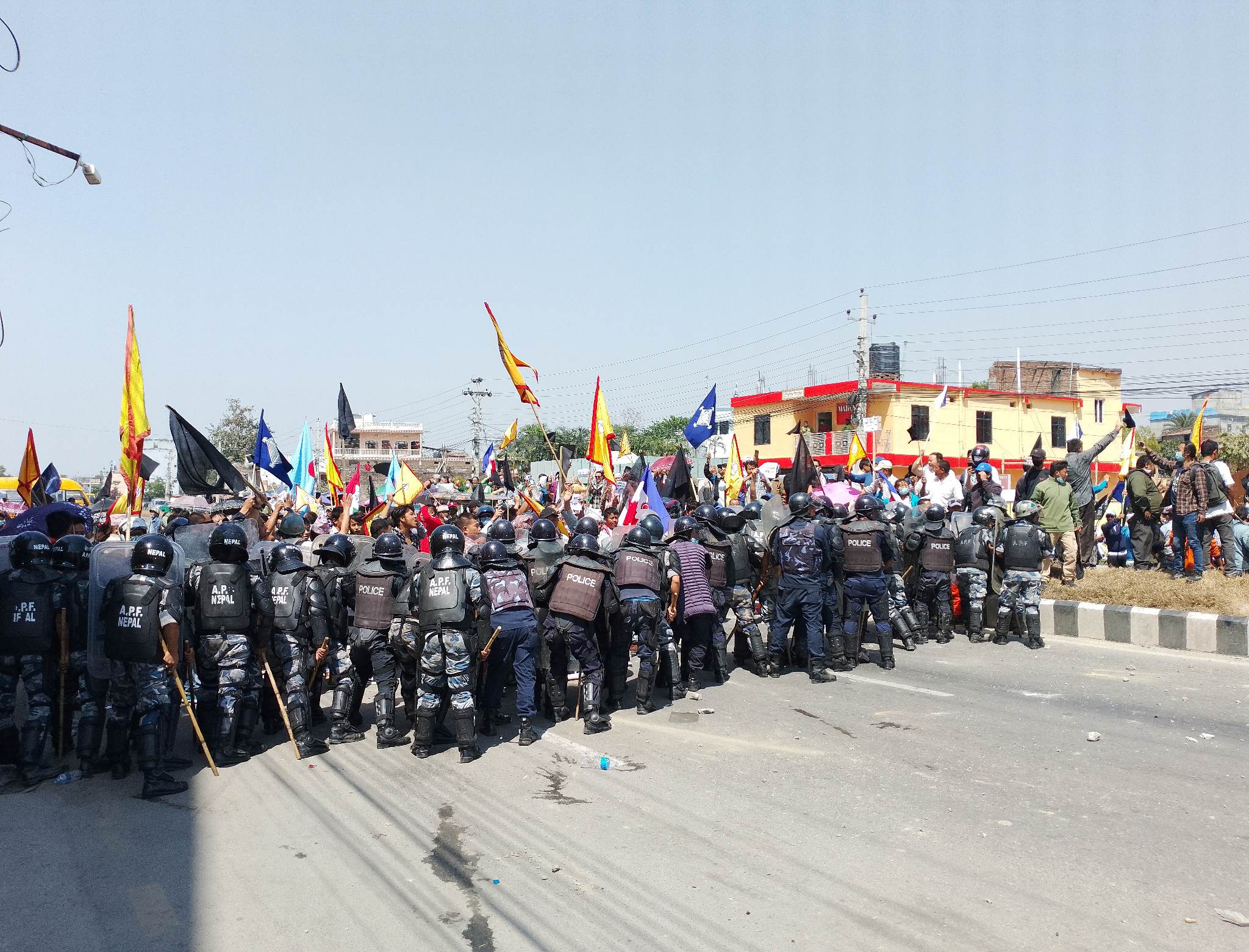 विराटनगर तनावग्रस्त,पहिचान पक्षधरको प्रदर्शनपछि झडप (तस्विरहरु सहित)