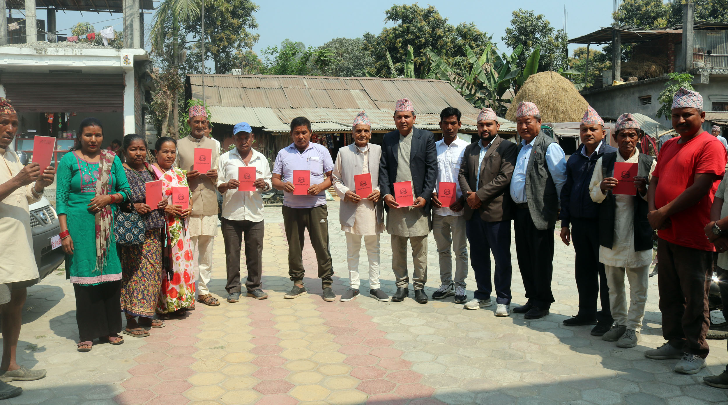 मोरङको पथरीशनिश्चरेमा दोस्रो पटक जग्गा धनीपुर्जा वितरण (तस्विरहरु सहित)