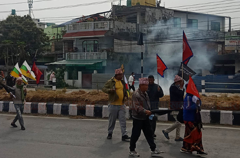 प्रदर्शनकारी र प्रहरीबीच विराटनगरमा झडप