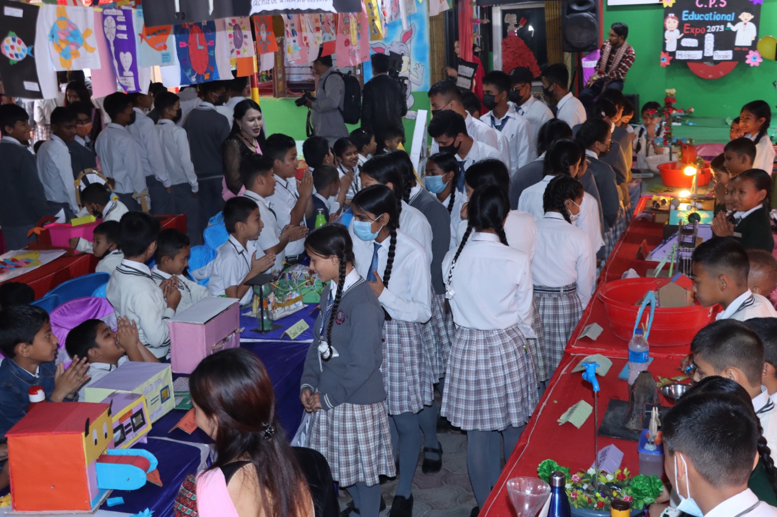 आफ्ना सन्तानका सिर्जनात्मक कामबाट प्रभावित भए अभिभावक