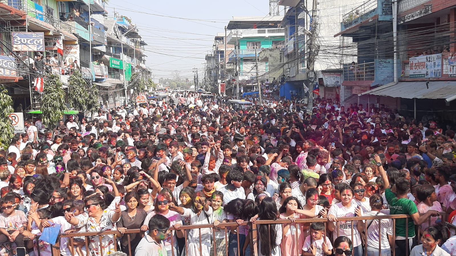 आज पहाडी जिल्लामा होली मनाइँदै