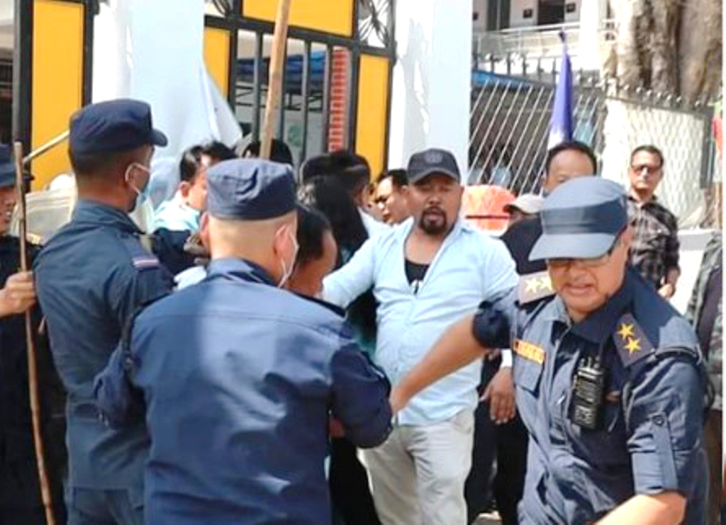 आन्दोलनकारीद्वारा वडाध्यक्षलाई हातपात