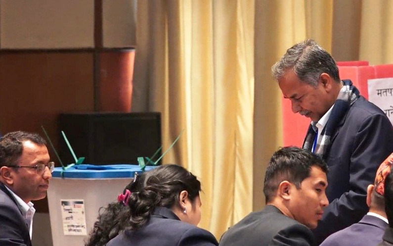 उपराष्ट्रपति चयन गर्न मतदान जारी