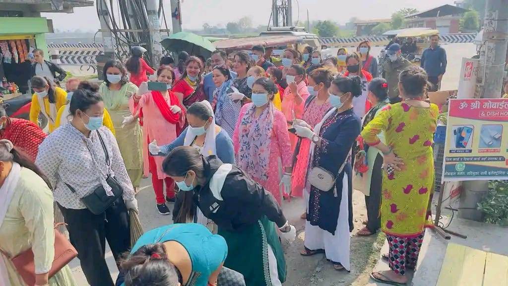 सहारा नेपाल तरहराले बार्षिकोत्सवका अबसरमा गर्यो सरसफाई र डस्विन बितरण (तस्विरहरु सहित)