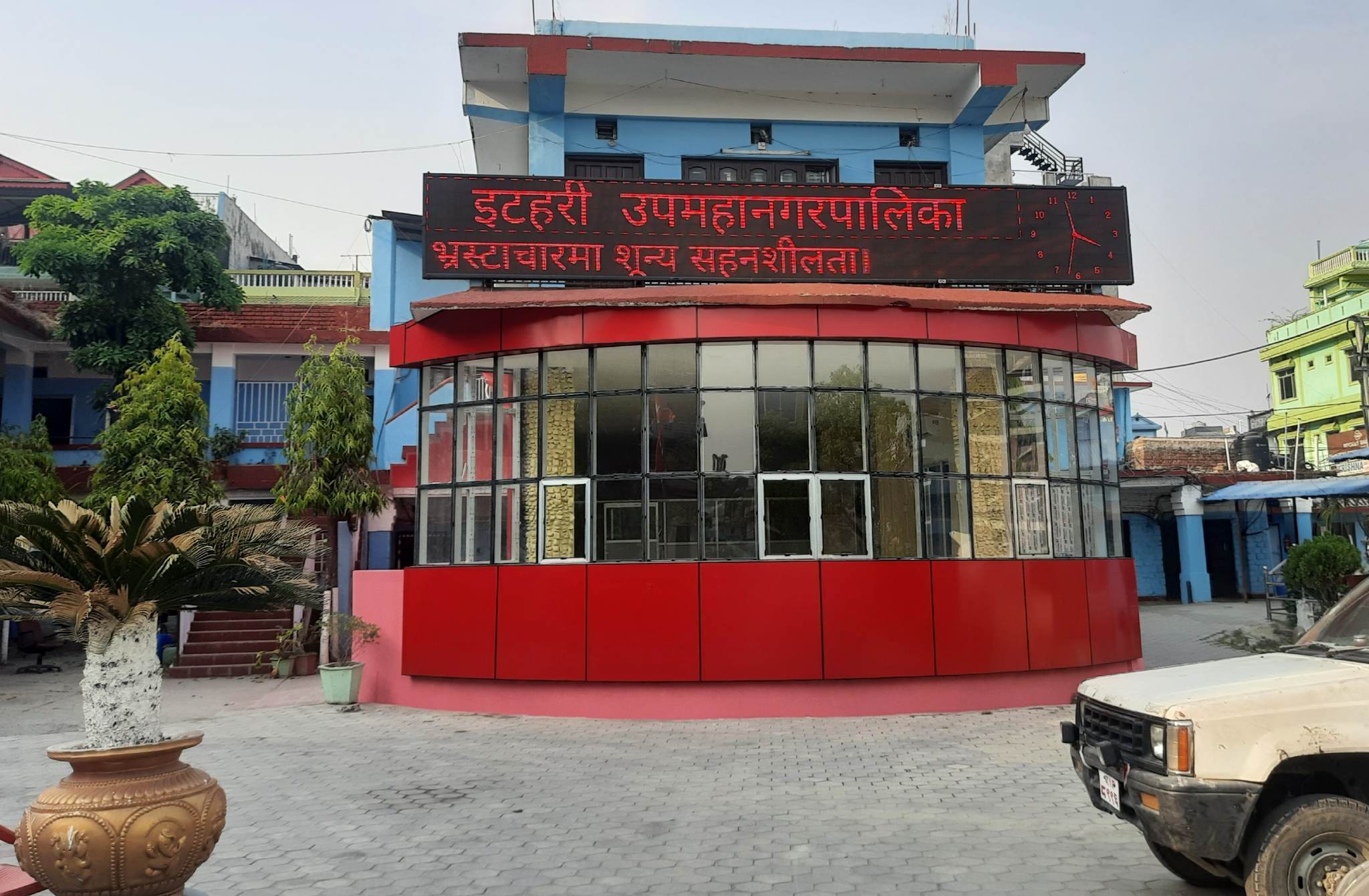 आफ्नो मुद्धामा आफैं न्यायधिश हुन खोजेको भन्दै इटहरी उपमहानगर विरुद्ध इन्जिनियर