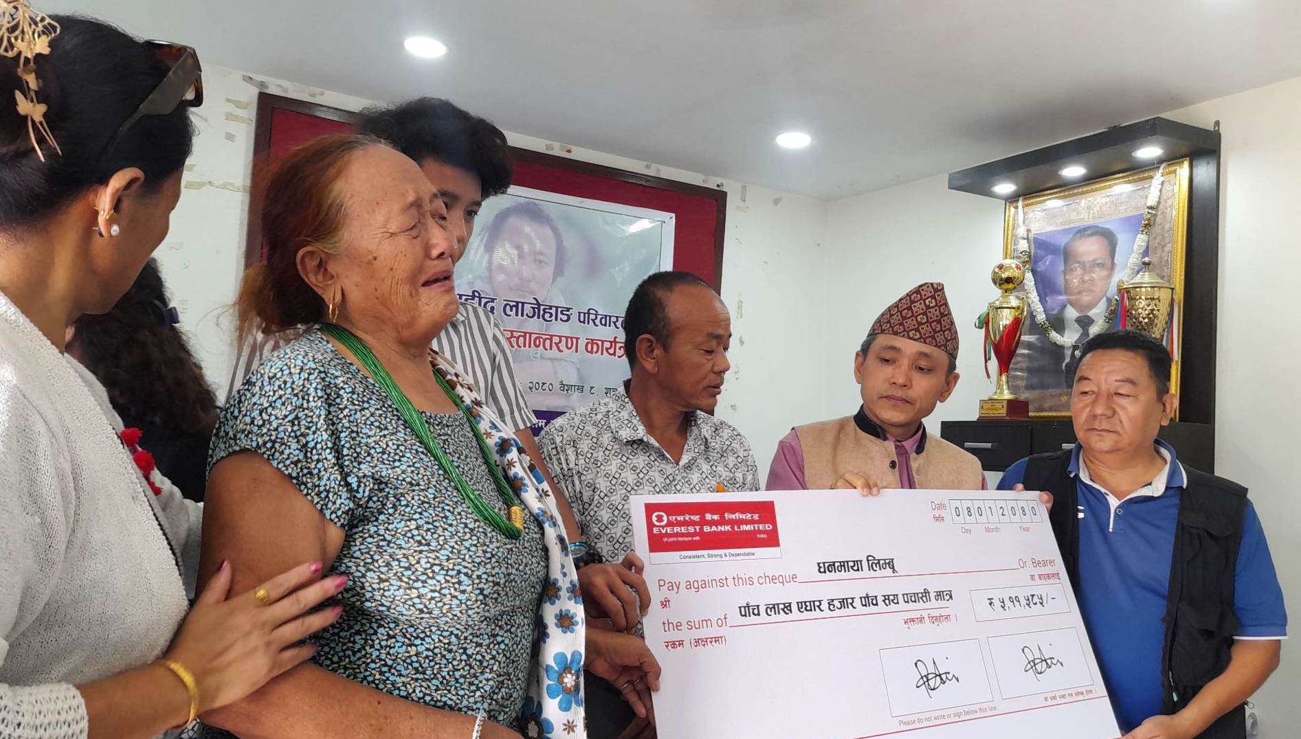 सहिद लाजेहाङको परिवारलाई सहयोग