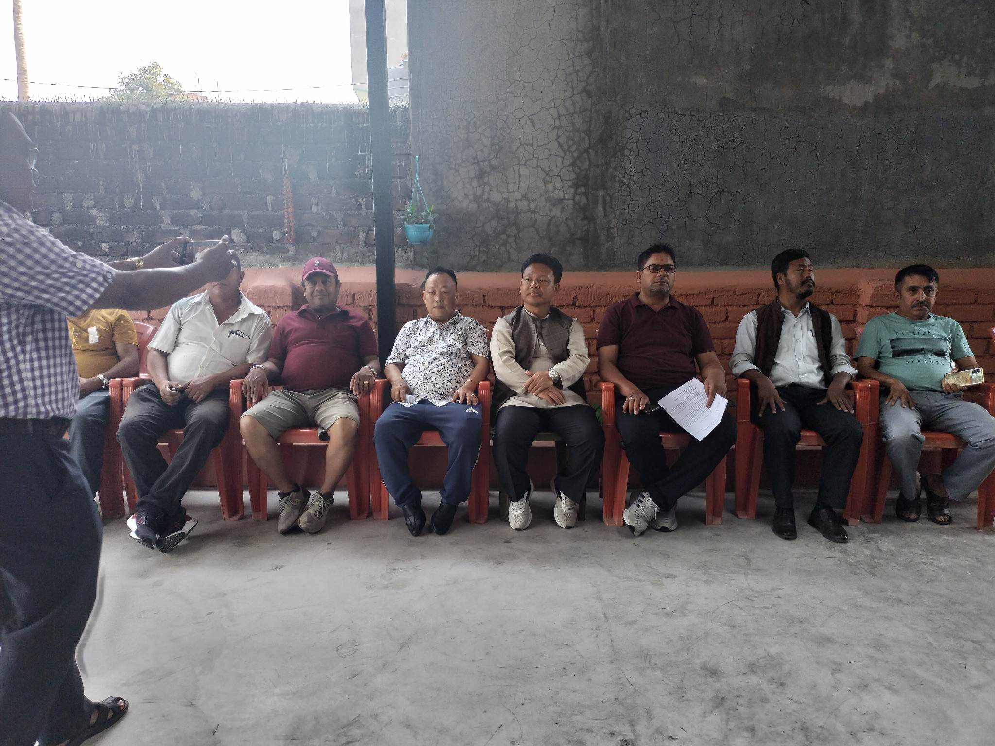 बजेट माग गर्दै धरानका राजनीतिक दल काठमाडौँ प्रस्थान, मेयर र राजनीतिक दलबिच जस लिन हानथाप