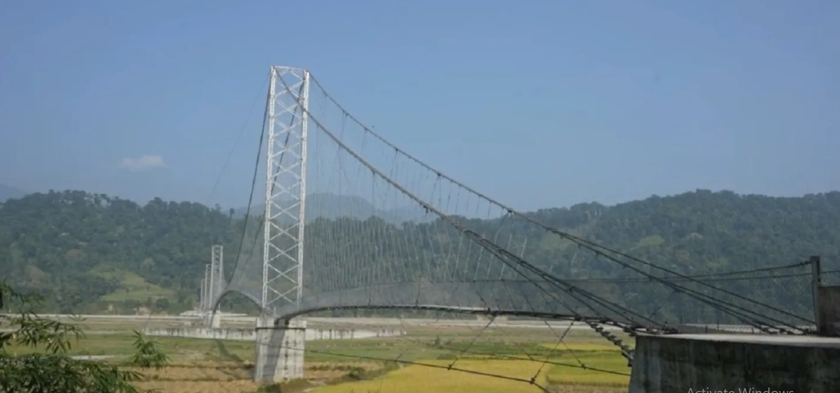 इलाममा नेपालकै दोस्रो लामो झोलुङ्गे पुल ,फोटो खिच्न समेत आउन थाले पर्यटक