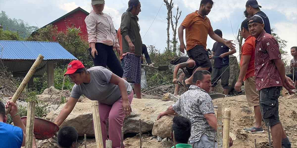 घाट निर्माणमा जुटे स्थानीय