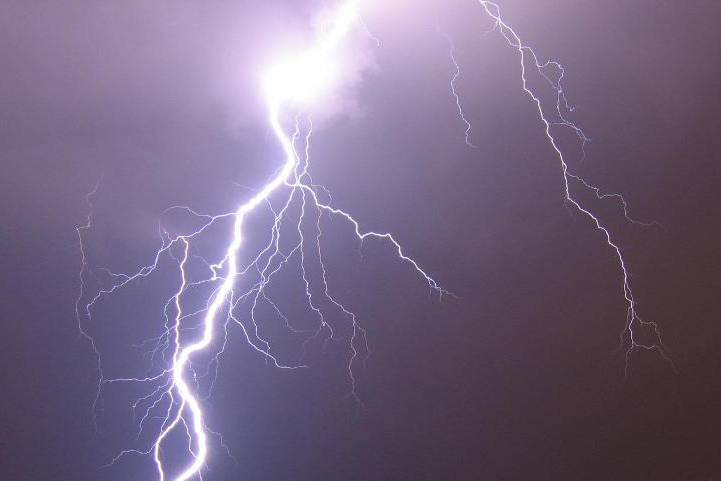 चट्याङले २ जनाको मृत्यु