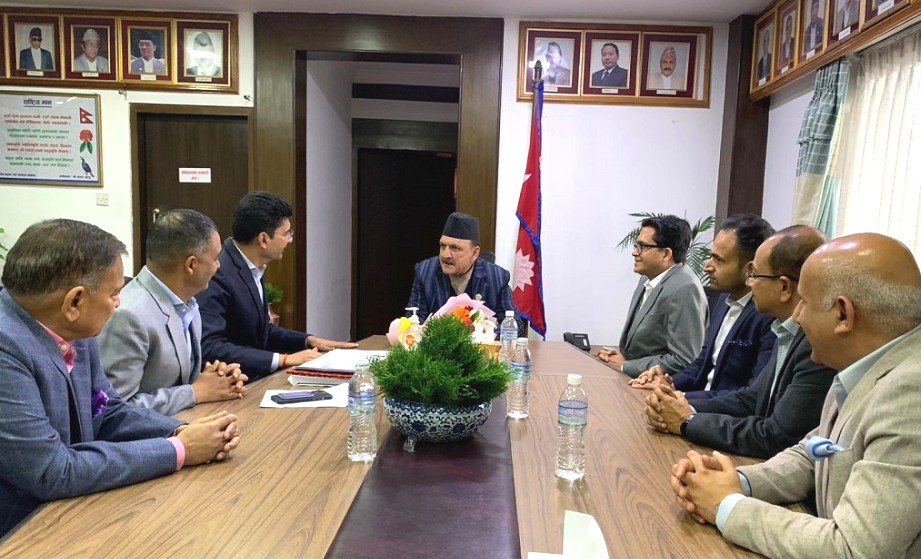 अर्थतन्त्रमा सुधारका लागि ब्याजदर घटाउन सुझाव