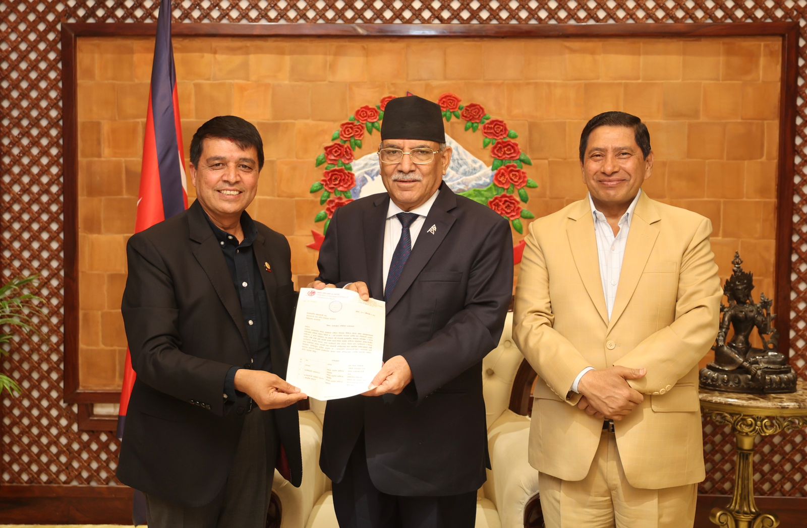 निजी क्षेत्र नियन्त्रण गर्ने कानुन बनाउँदैनौँ : प्रधानमन्त्री