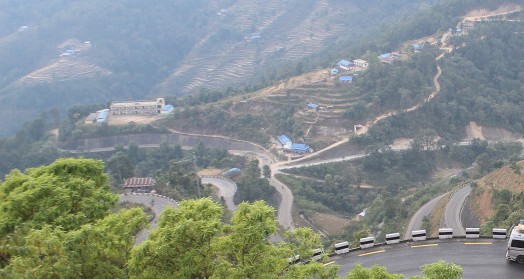 सिन्धुलीमा कार दुर्घटना: दुई जनाको मृत्यु
