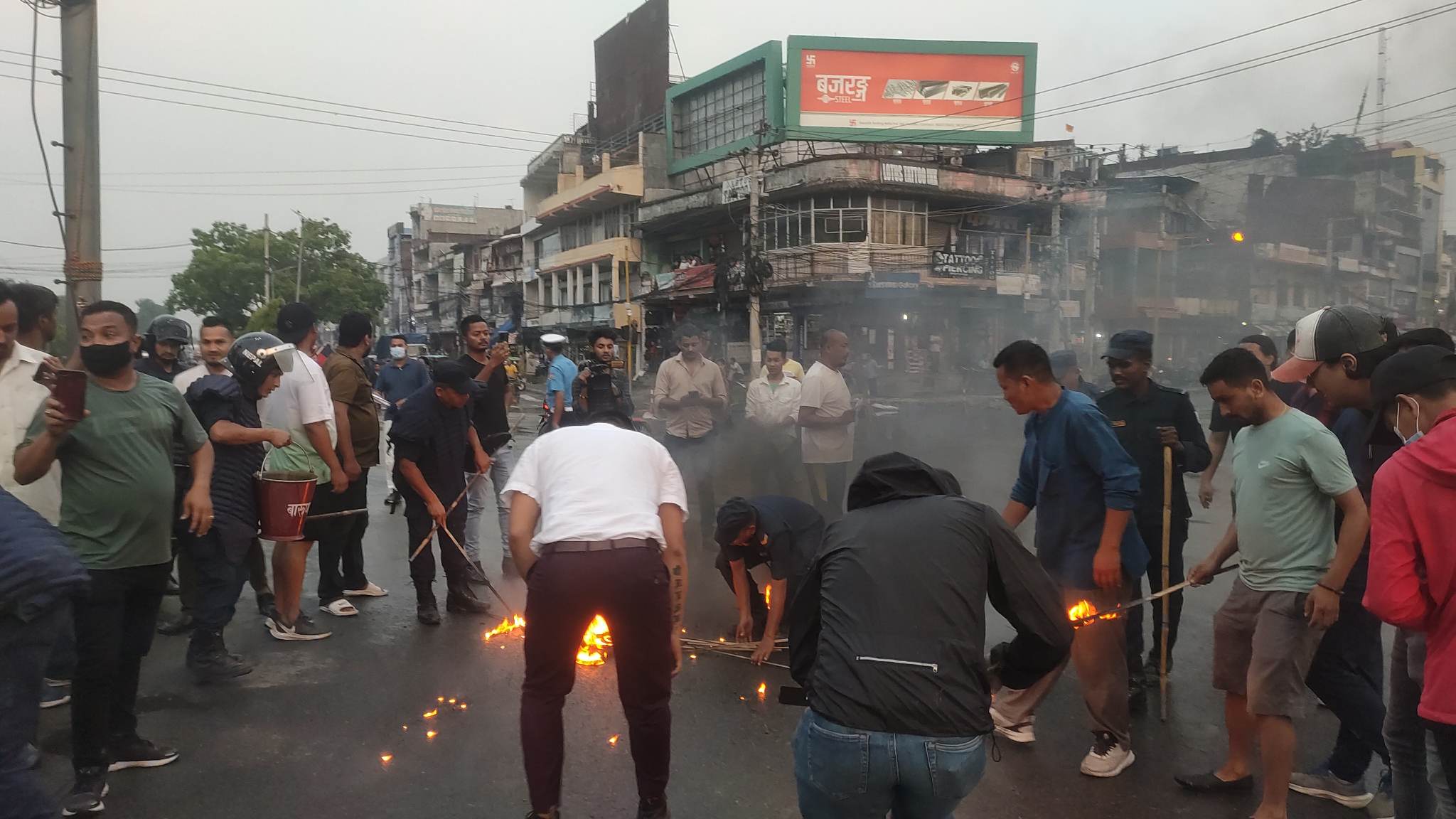 लडाकुलाई पैसा बाँड्ने निर्णयविरुद्ध इटहरीमा युवा संघको राँके जुलुस