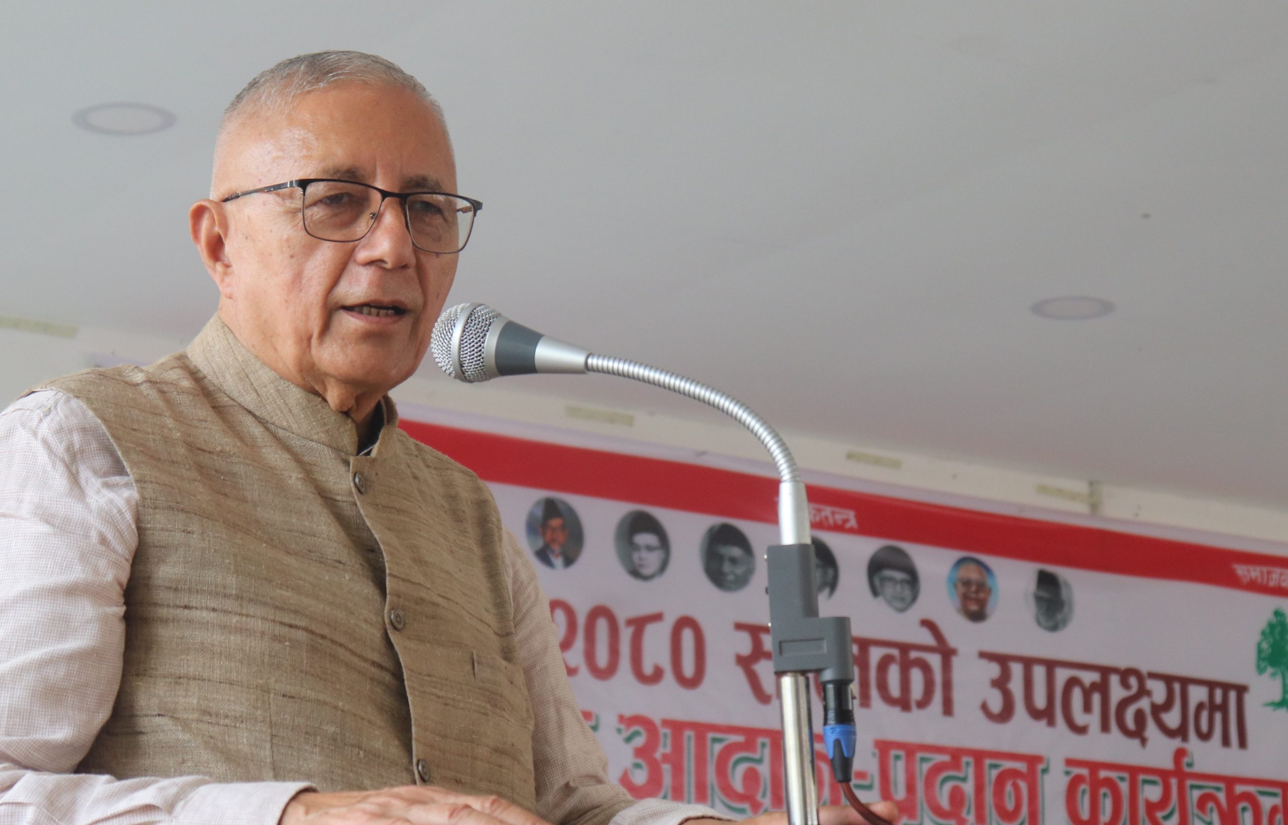 देश अराजकतातिर जाँदैछ: शेखर कोइराला