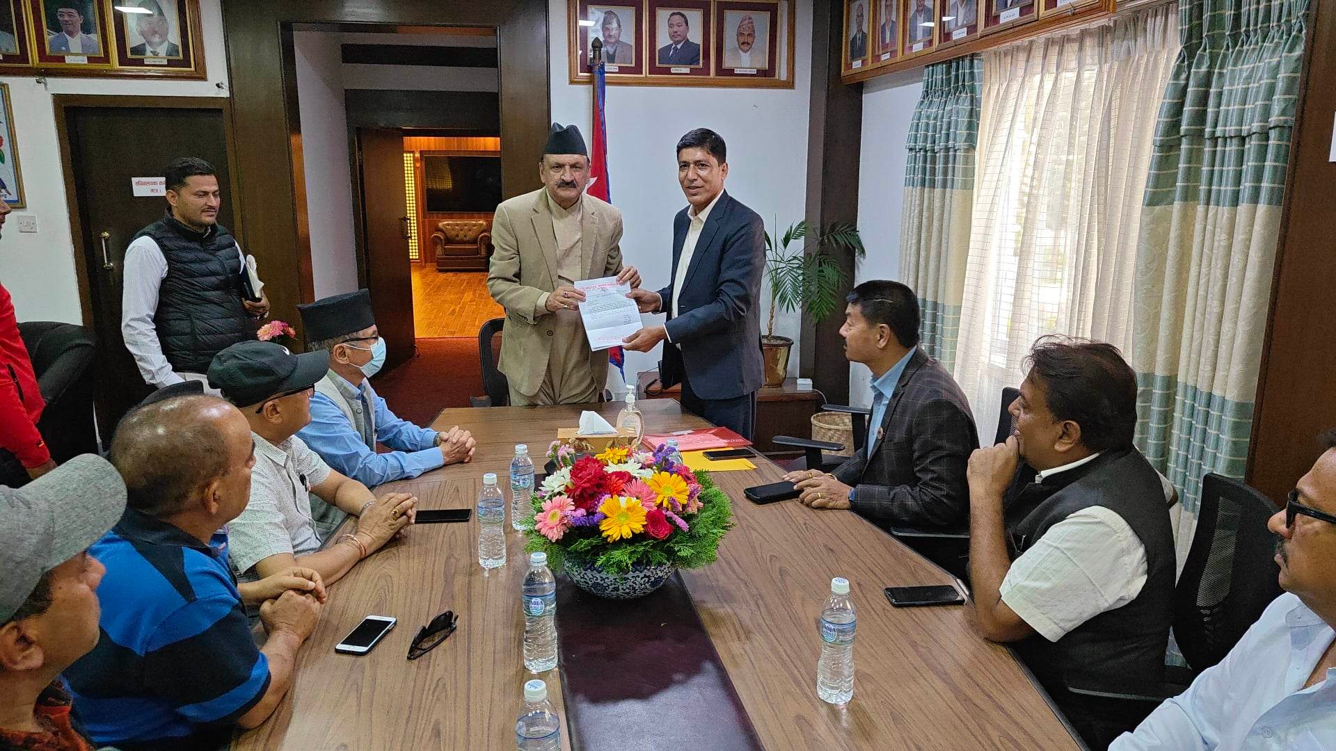 भद्रपुर भन्सार मुआब्जा पीडितको न्यायका लागि नगर नेतृत्व अर्थमन्त्रालयमा