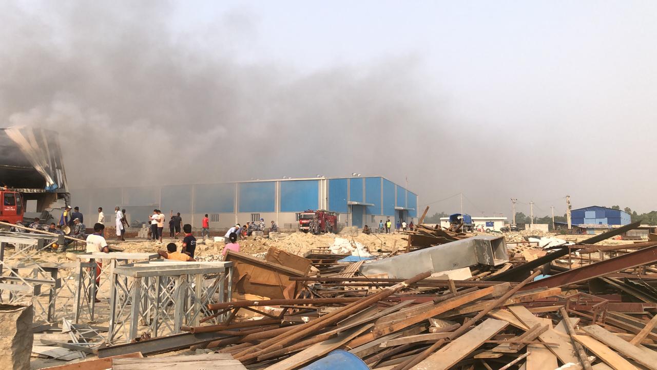 बूढीगंगाको राठी म्यानिफ्याक्चरिङ इन्डष्ट्रिजमा भीषण आगलागी, निभाउने प्रयास असफल