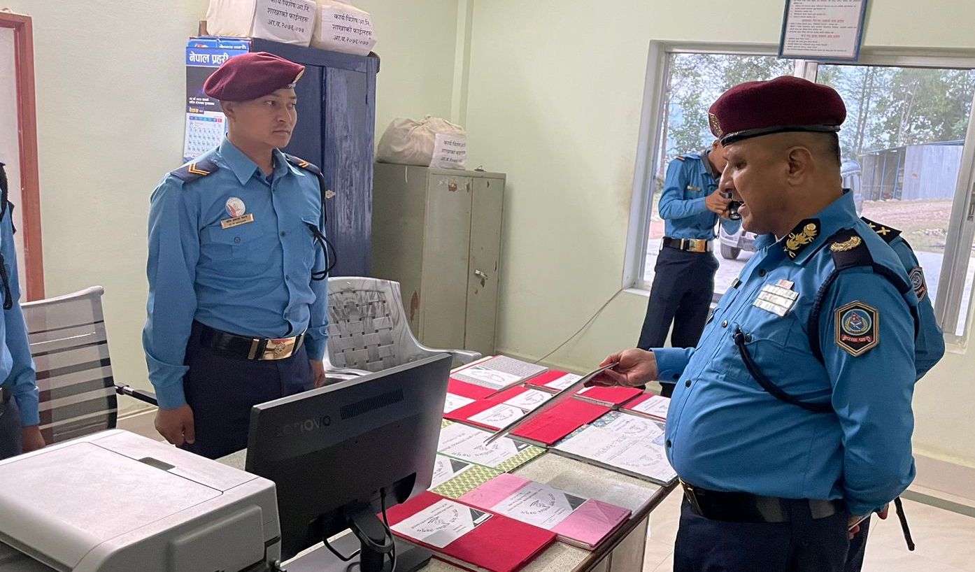 नागरिकसँग सभ्य र शिष्ट भाषा प्रयोग गरी सेवा प्रदान गर्न निर्देशन