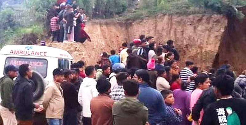 इलाममा माटोले पुरिएर चारजना भारतीय श्रमिकको मृत्यु