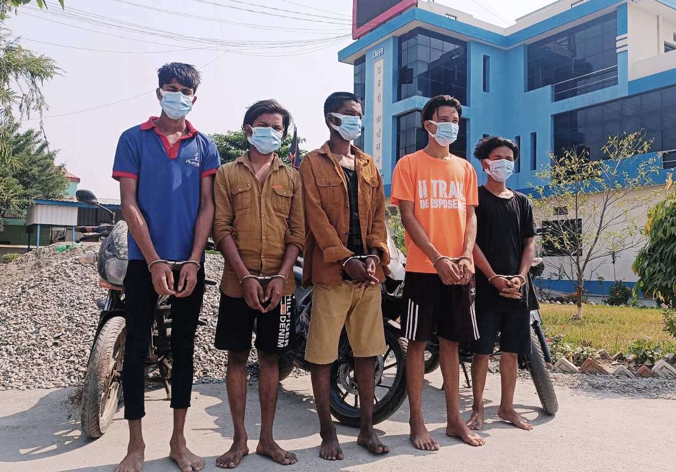 मोटरसाइकल चोरीमा संलग्न ५ जना पक्राउ