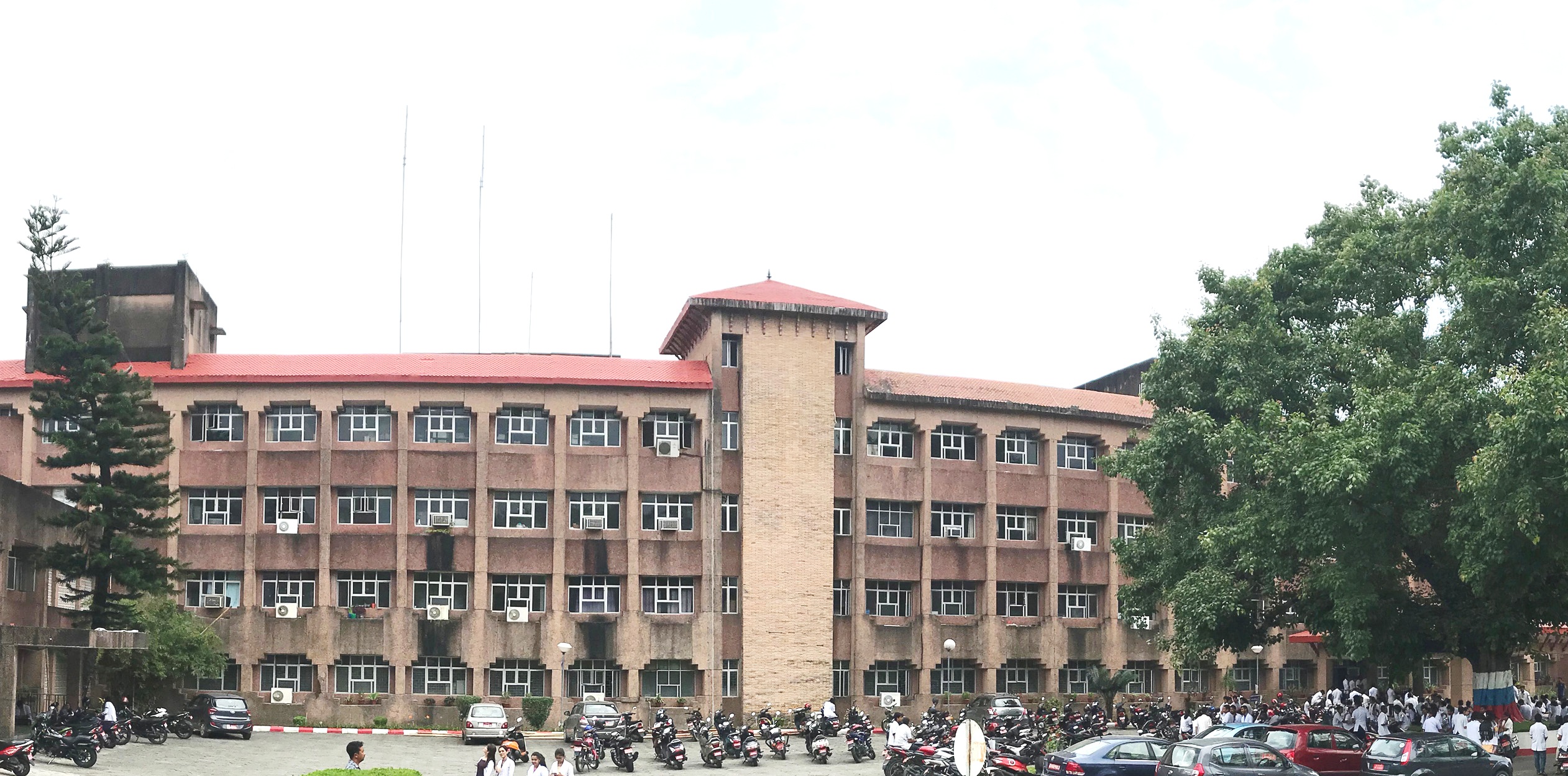 बीपी कोइराला स्वास्थ्य विज्ञान प्रतिष्ठान धरानले १४३ जना स्टाफ नर्स माग्यो