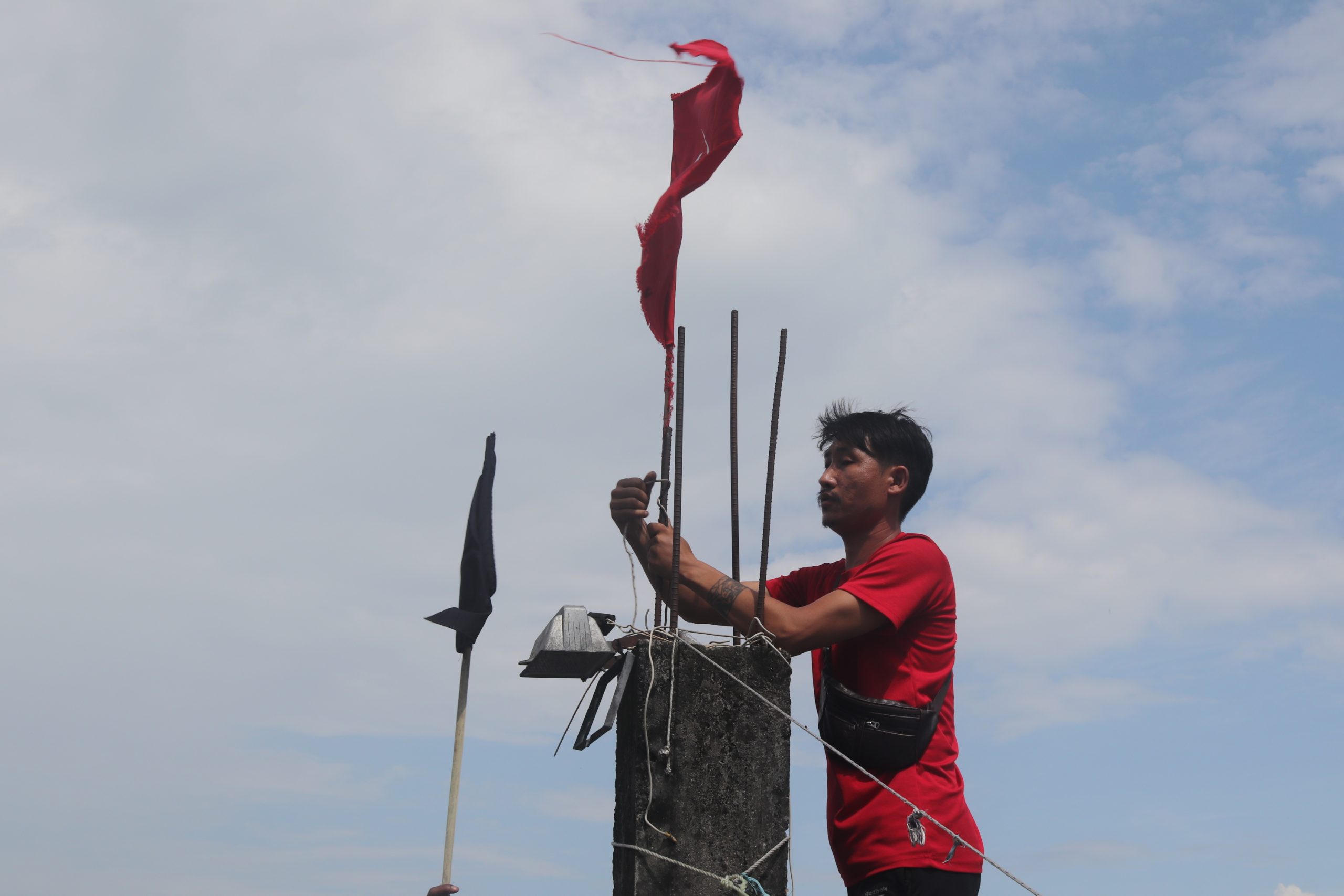 कालो झण्डा गाड्दै बिमलीको घर कब्जाको घोषणा