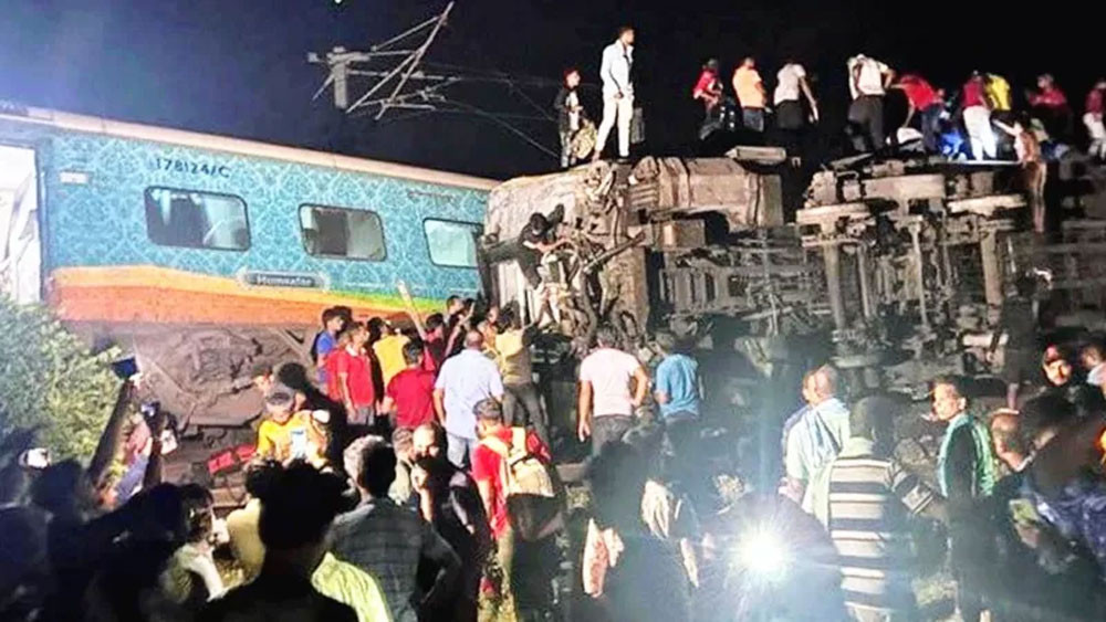 भारतमा रेल दुर्घटनाः २३३ जनाको मृत्यु, ९०० भन्दा बढी घाइते