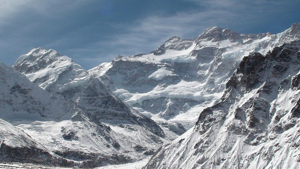 १४ जनाले गरे कञ्चनजंघाको सफल आरोहण