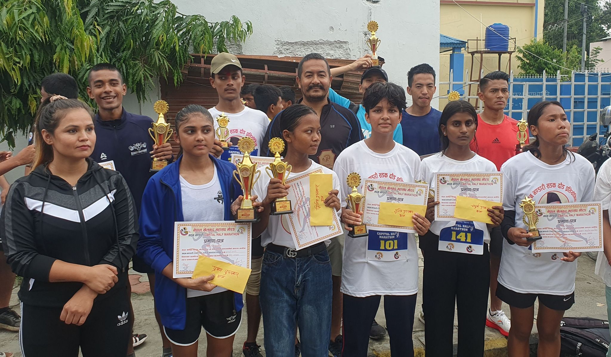 सरोज र अंशुलाई हाफ म्याराथुनको उपाधि