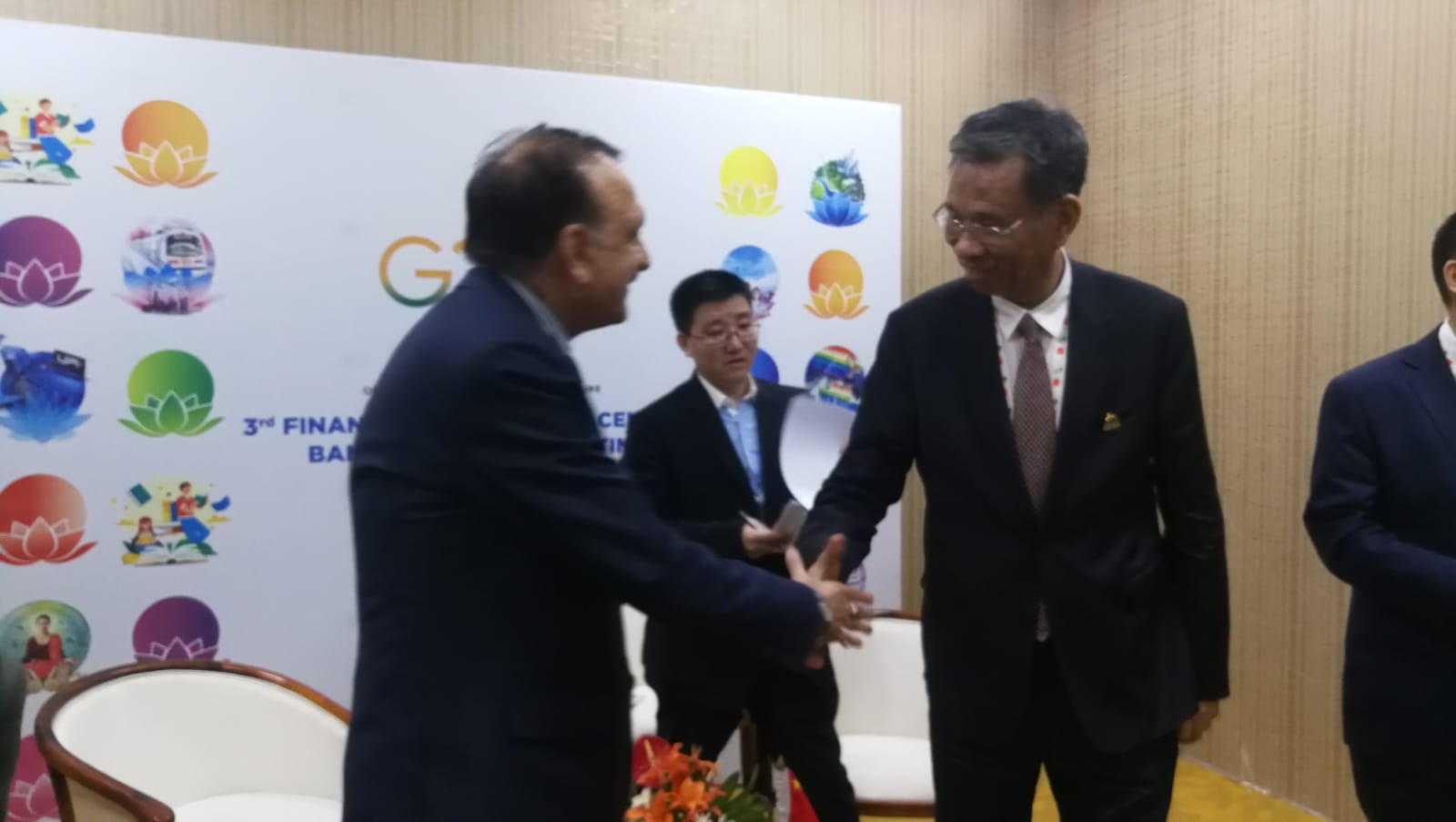 अर्थमन्त्री महत र चिनियाँ अर्थमन्त्री लिउबीच भेटवार्ता