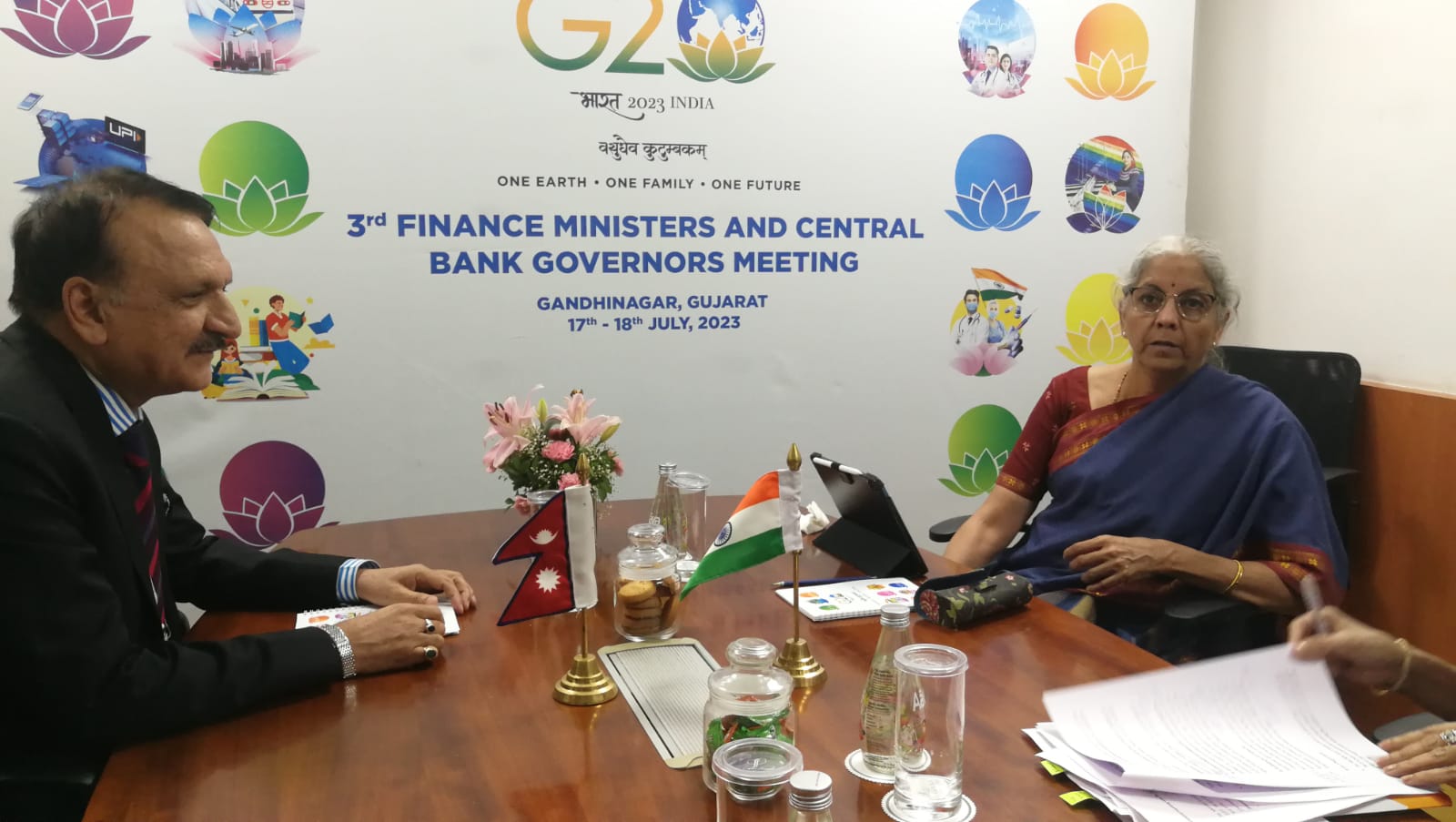 अर्थमन्त्री डा. महत र भारतका अर्थमन्त्री सीतारामणबीच गुजरातमा भेटवार्ता