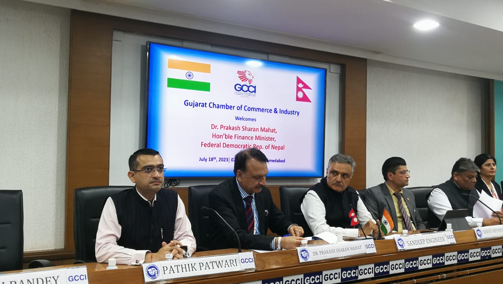 भारतीय उद्योगी–व्यवसायीलाई नेपालमा लगानी गर्न अर्थमन्त्री डा. महतको आह्वान