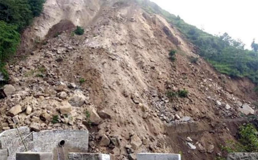 मेची राजमार्ग र तमोर करिडोर अवरुद्ध