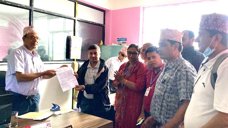 बिर्तामोड नगरका सचिवहरु वडा ५ मा काम गर्न नजाने अडानमा