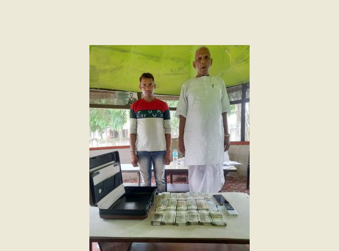 स्रोत नखुलेको रकमसहित दुईजना पक्राउ