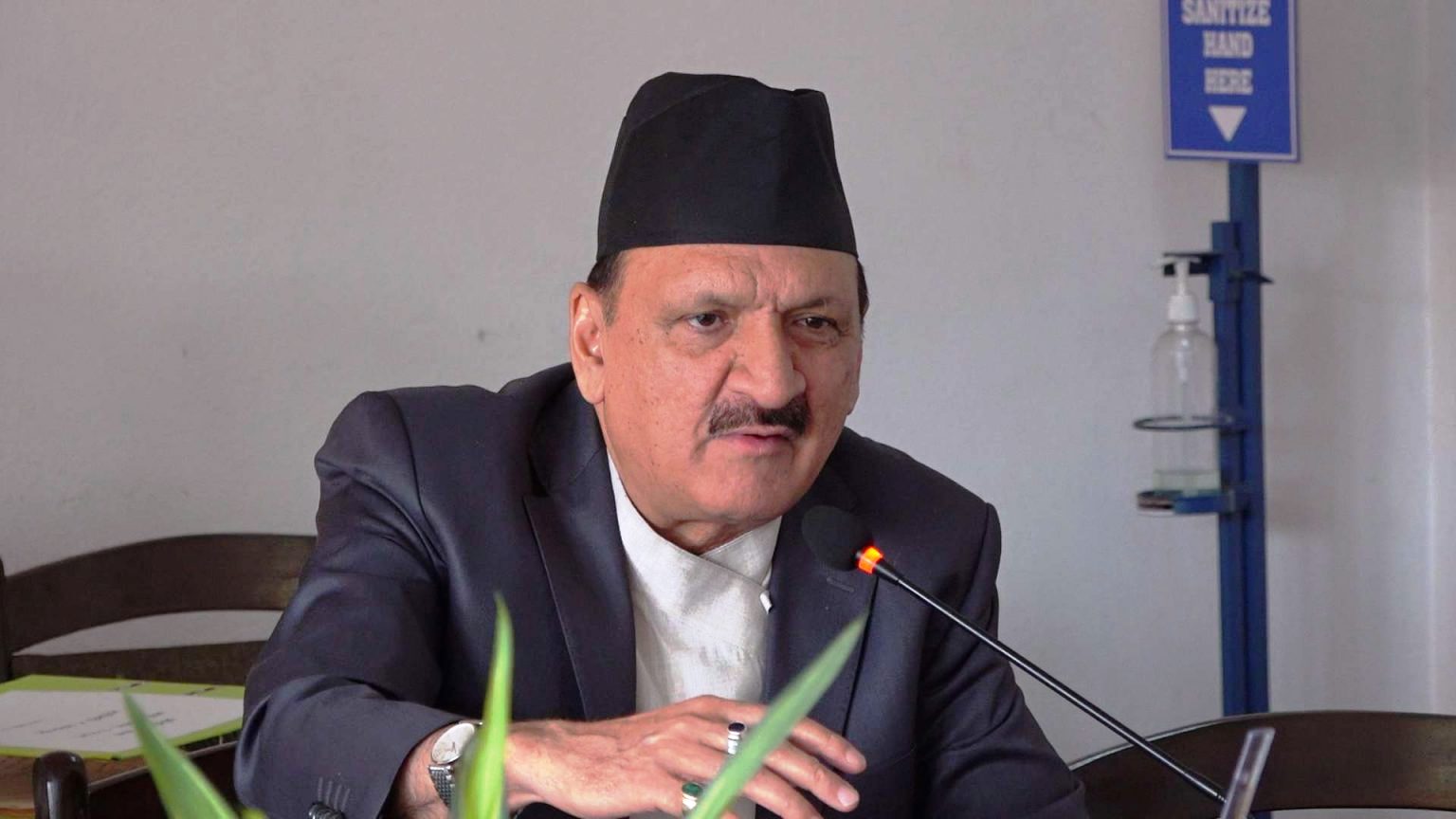 साना बचतकर्ताहरुको लगानी सुरक्षित गर्नुपर्छः अर्थमन्त्री महत