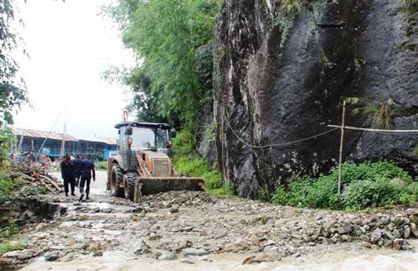 एक महिनापछि खुल्यो मेची राजमार्ग
