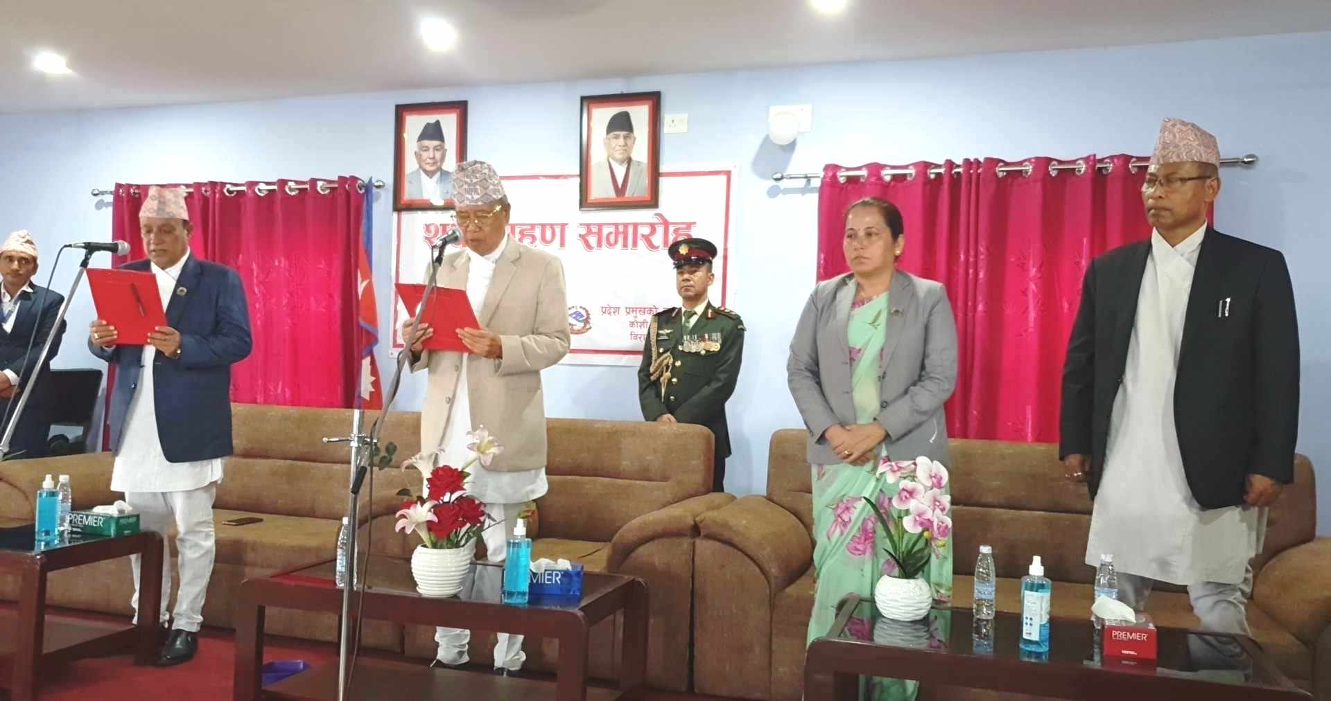 नवनियुक्त मुख्यमन्त्री उद्धव थापाले लिए शपथ