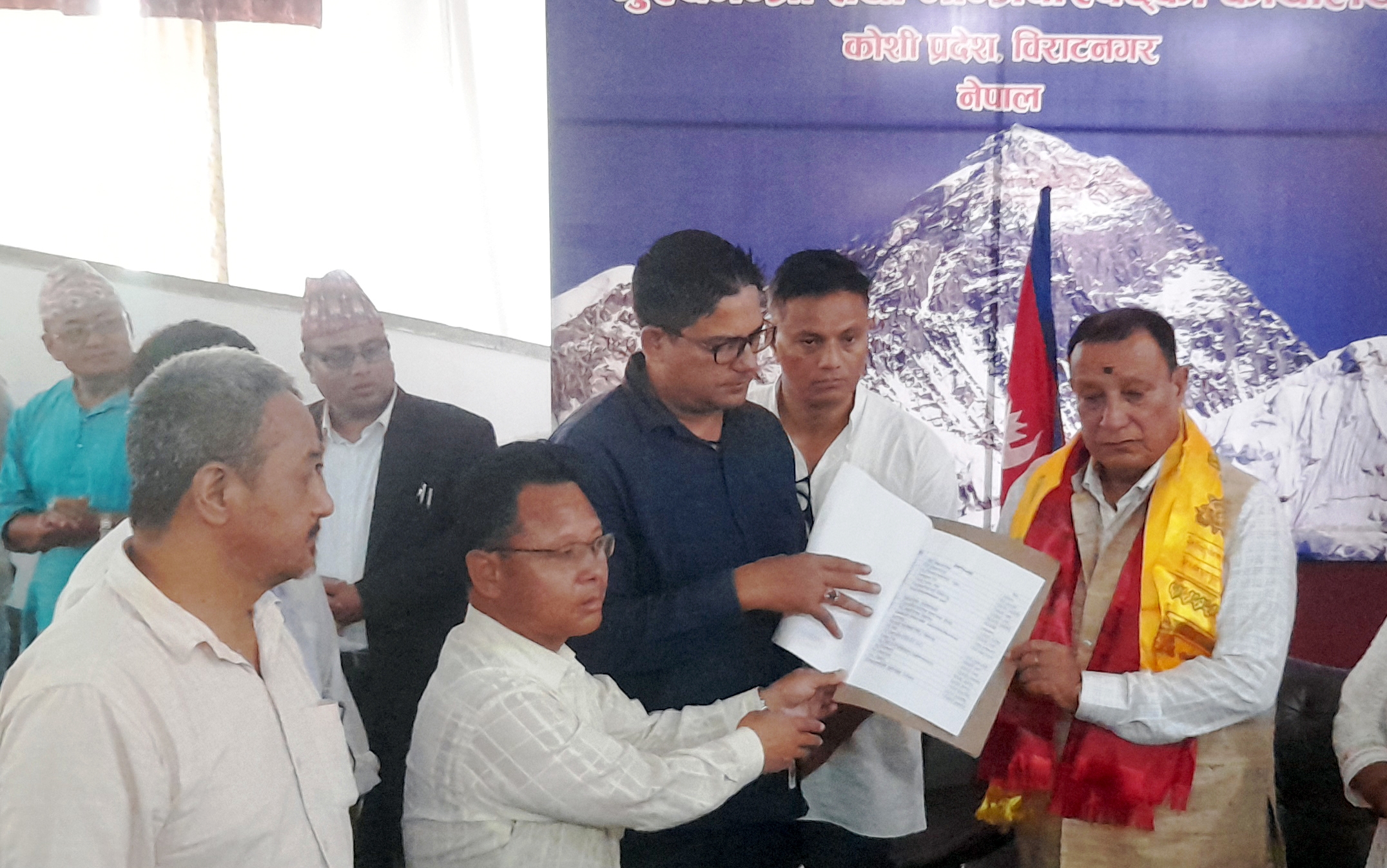 धरानका दलहरुद्वारा डेंगु संक्रमण नियन्त्रण गर्न प्रदेश सरकारसँग सहयोग माग