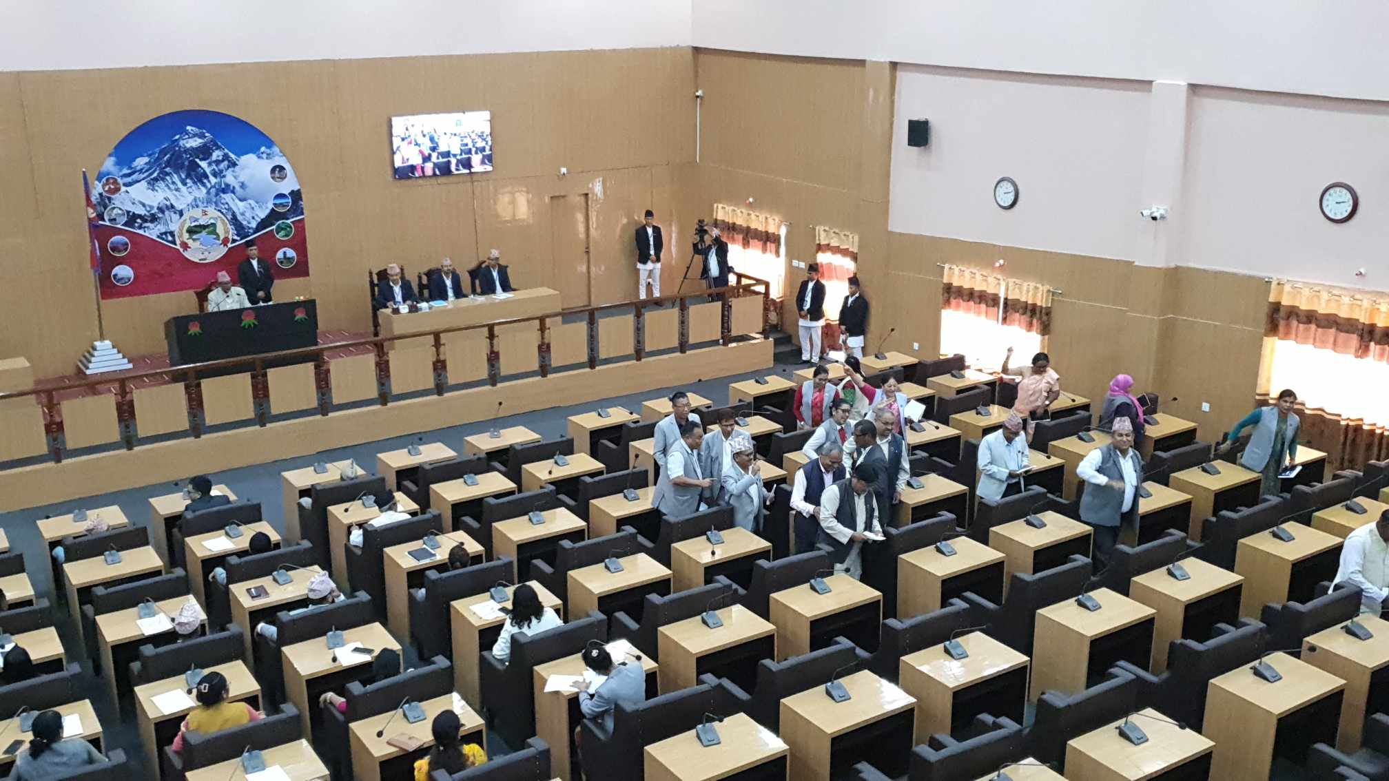 गठबन्धनका नेता– ‘सर्वोच्चको आदेश अन्यायपूर्ण छ, तर मान्छौं’