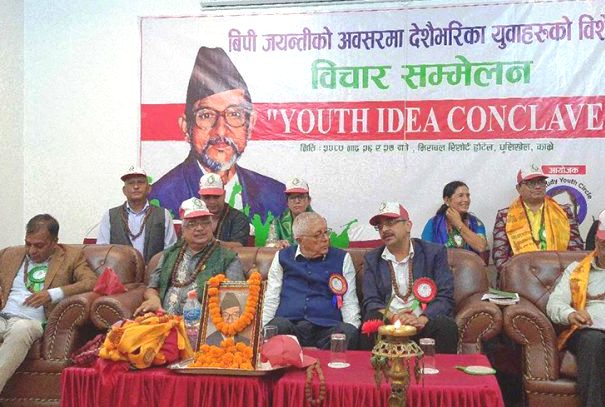 'सभापति र महामन्त्री दुई ध्रुवमा बाँडिएपछि पार्टी चल्छ कसरी ?'