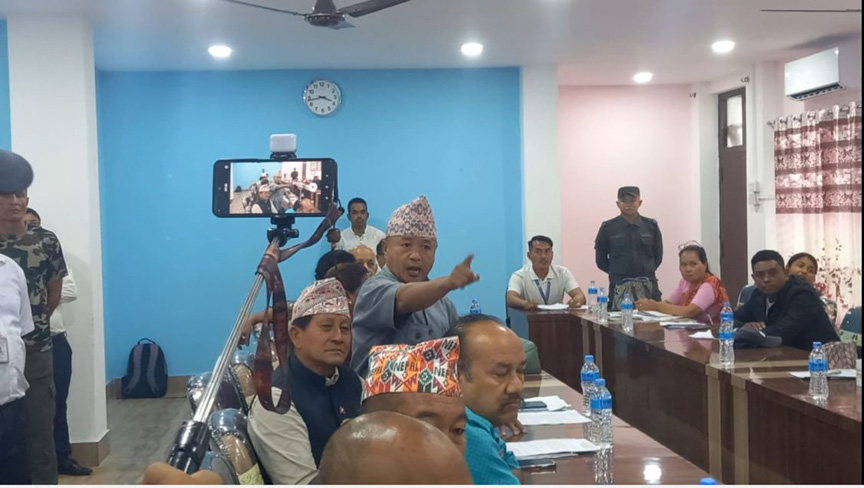 धरानको कार्यपालिका बैठकमा चर्काचर्की, तोक आदेशबाटै उपमहानगर चलाउने मेयरको भनाइ