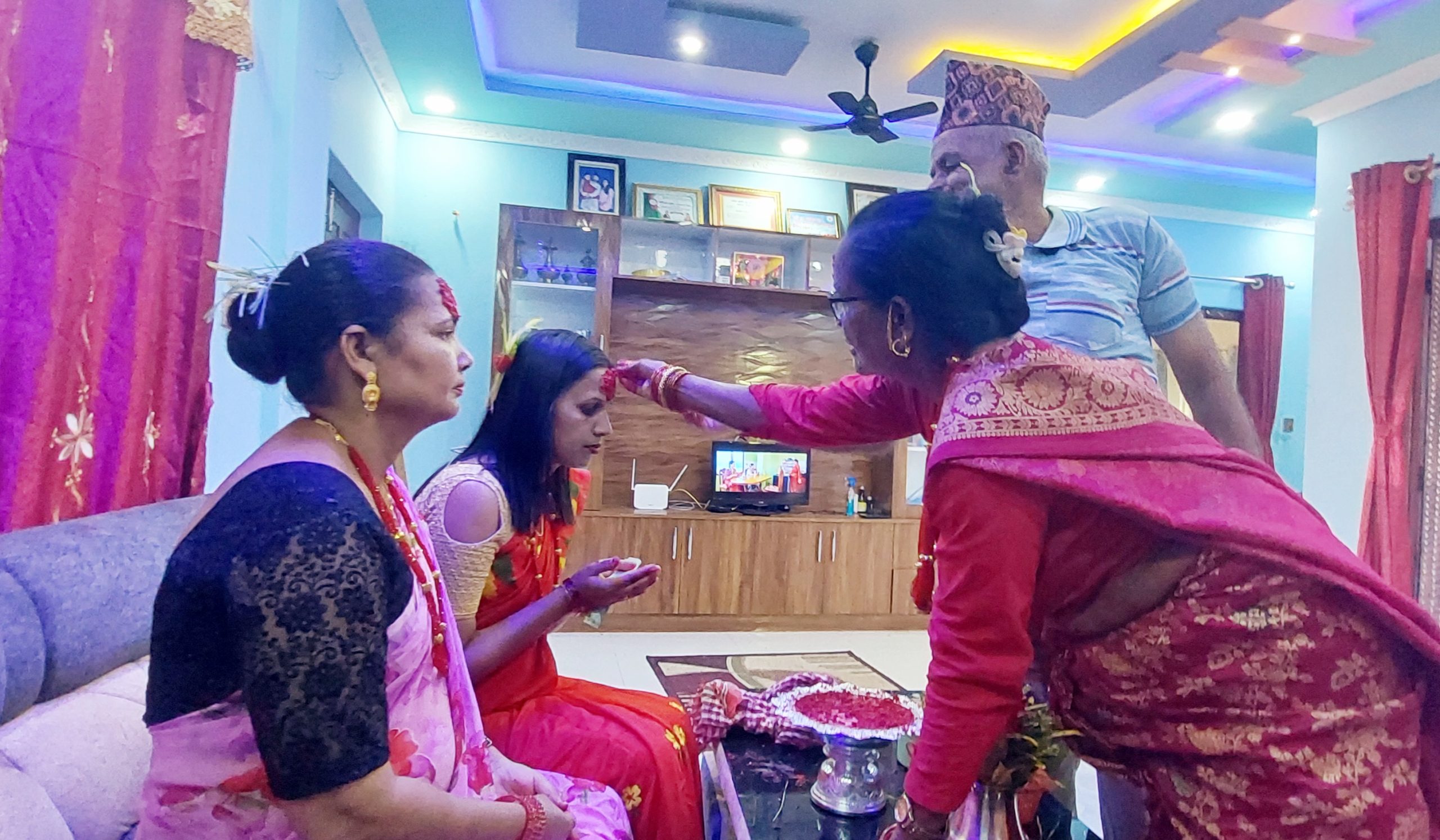 आज बिजया दशमीको टीका लगाएर दशैं मनाइयो