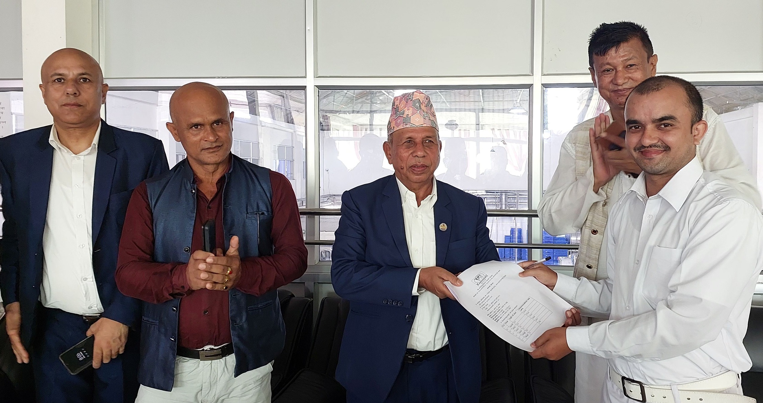 तरहराको कामधेनु दुग्ध सरकारीमा मन्त्री भुसालको अनुगमन