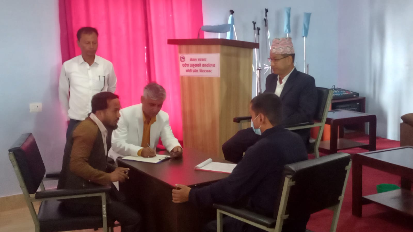 मुख्यमन्त्रीका दाबेदार केदार कार्कीले गरे सनाखत 