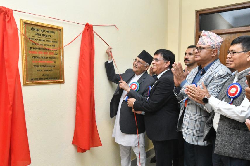 गृह जिल्ला झापामा ओली :  शुभकामना आदान– प्रदान गर्न भ्याई नभ्याई