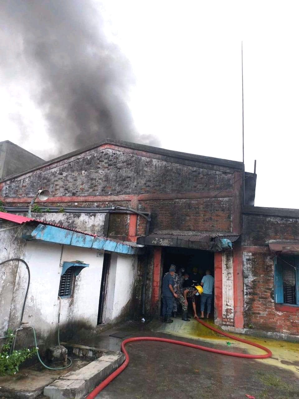 मोरङमा प्लाई र केमिकल गोदाममा आगलागी, पौने ४ करोडको क्षति