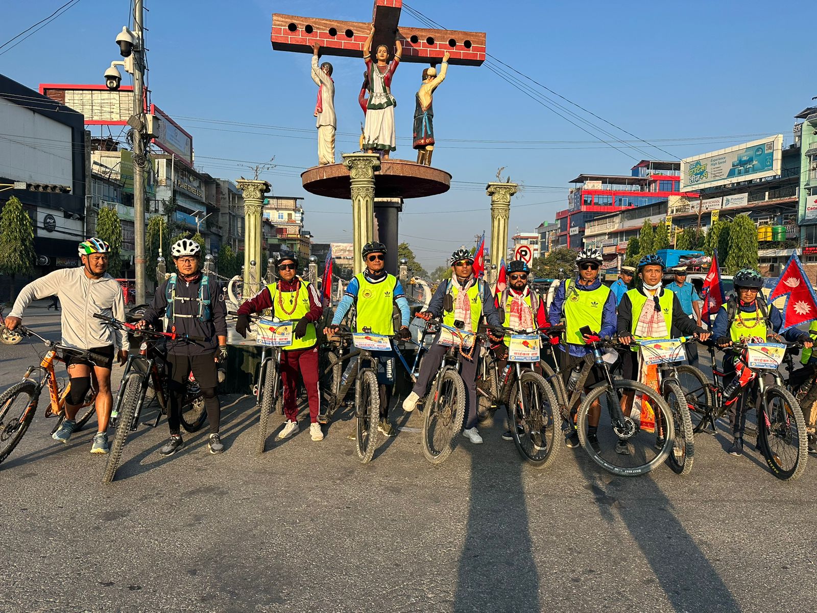 मेची–महाकाली यात्राका क्रममा  रहेका यात्रीहरुलाई तरहरा साईक्लिङ क्लबद्वारा सम्मान