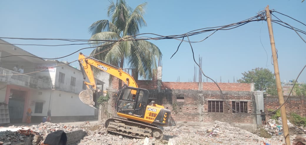 दुहबी बजारको ८ कठ्ठा १५ धुरको प्लट पनि भत्कियो