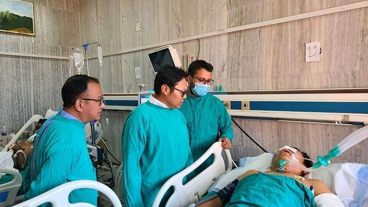 मन्त्री किरातीले भेटे भालु आक्रमणमा परी गम्भीर घाइते राईलाई